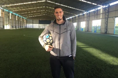 Matheus Bachi, filho do Tite e analista de desempenho e auxiliar-técnico da Seleção Brasileira, no Celte, em Caxias do Sul.