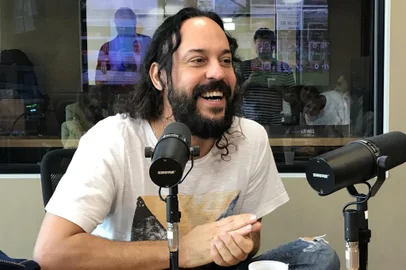 Gabriel o Pensador em entrevista na Rádio Gaúcha