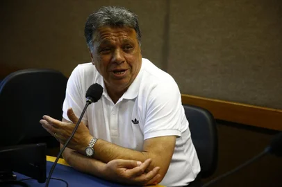  PORTO ALEGRE, RS, BRASIL, 17-12-2013: O ex-técnico e ex-zagueiro do Inter, Rubens Minelli e Elias Figueroa, em programa Sala de Redação da Rádio Gaúcha (FOTO FÉLIX ZUCCO/AGÊNCIA RBS, Editoria de Esportes).