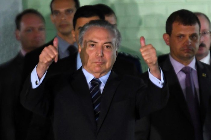 Resultado de imagem para temer sai do hospital