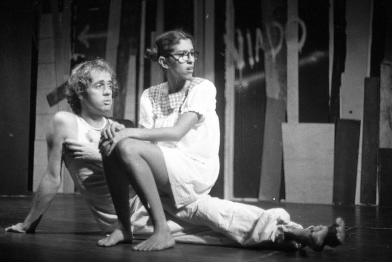  

Trate-me Leão, peça de teatro do grupo carioca Asdrúbal Trouxe o Trompone.
22/08 a 28/08/1977, no Teatro Presidente, em Porto Alegre.

#CRÉDITO: Floriano, Agência RBS, 24/08/1977
*
#ENVELOPE: 122345