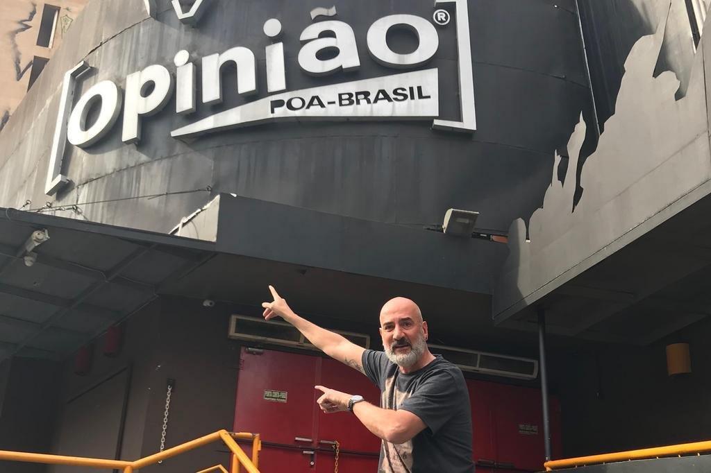O Dono De Uma Loja Pretende Usar Cartões Imantados