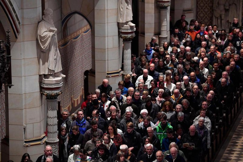  

People attend a celebratory mass in the Schlosskirche (All Saints Church, Castle Church) on the occasion of the 500th anniversary of the Reformation on October 31, 2017 in Wittenberg.
It is presumed that October 31, 1517 is the date that German theologian Martin Luther published his groundbreaking 95 Theses of criticism of the Catholic Church, which marks the start of the process that led Protestants to break away from the Roman Catholic Church, a revolution for the Christian religion. The Reformation caused major upheaval in Europe, leading to wars, persecutions and exoduses, including the departure of the Pilgrims for what was later to become America. / AFP PHOTO / John MACDOUGALL

Editoria: REL
Local: Wittenberg
Indexador: JOHN MACDOUGALL
Secao: religious festival or holiday
Fonte: AFP
Fotógrafo: STF