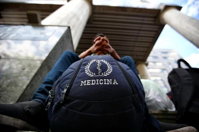  

PORTO ALEGRE, RS, BRASIL - Aldrio da Silva, aluno que já cursou 07 semestres de Medicina está afastado da Universidade sob acusação de ter fraudado as cotas raciais.