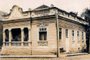  

O imóvel foi erguido em 1918 para abrigar o consultório e residência do Dr. Von Eckel e, em 1951, foi comprado pelo município para instalar a Prefeitura Municipal, que alí funcionou até 1974. Hoje Casa do Museu de Arroio do Meio.