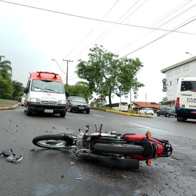 Motociclista fica ferido em acidente na Perimetral Norte, em Caxias
