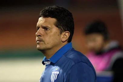  Claudinei OliveiraAvaí X Santos jogo na ressacada, pela última rodada do primeiro turno do campeonato brasileiro