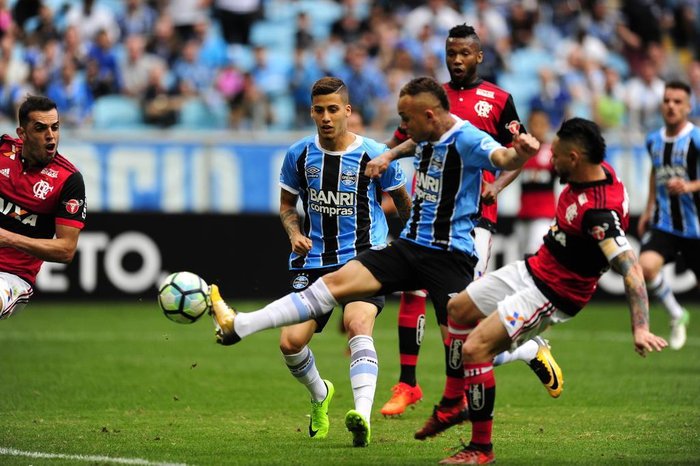 Vice de futebol diz que Grêmio só tratará de renovações após a Libertadores