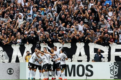 Moises (E) e Gabriel (D) na partida entre Corinthians e Palmeiras, vÃ¡lida pela 32Âª rodada do Campeonato Brasileiro 2017 na Arena Corinthians, em SÃ£o Paulo neste domingo (05/11). Foto: Marcello Fim/Raw Image