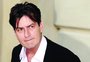 Charlie Sheen alega  dificuldades financeiras e pede revisão de pensão aos filhos