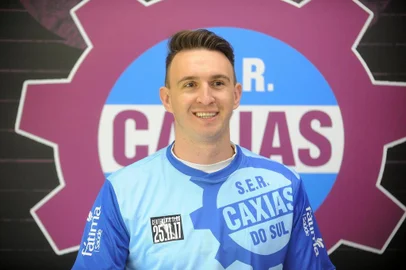  CAXIAS DO SUL, RS, BRASIL 08/11/2017Apresentação do time do SER Caxias para a temporada 2018. Na foto: O zagueiro Jean. (Felipe Nyland/Agência RBS)