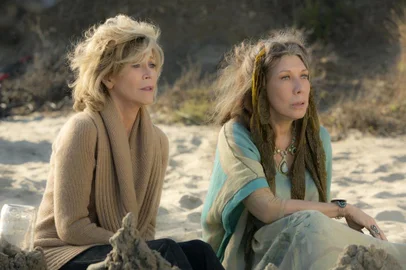 Jane Fonda and Lily Tomlin in the Netflix Original Series Grace and Frankie. Photo by Melissa Moseley for Netflix.Ê