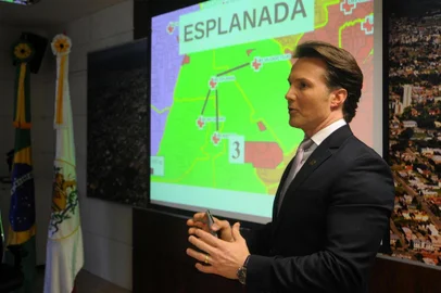  CAXIAS DO SUL, RS, BRASIL 10/11/2017Depois de muita especulação, finalmente está confirmado: o Pronto-Atendimento 24 Horas (Postão) de Caxias do Sul será terceirizado. O anúncio foi feito pelo prefeito Daniel Guerra (PRB) em coletiva no final da tarde desta sexta-feira durante lançamento do programa UBS+. O atendimento no Postão, segundo o prefeito, passará por uma reorganização. (Felipe Nyland/Agência RBS)