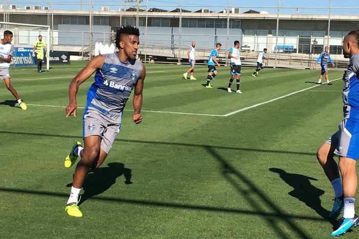 Renato garante retornos de Edilson e Cortez contra o São Paulo
