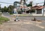 Para desviar de buracos no Chácara das Pedras, motoristas andam na contramão
