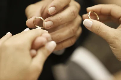 200 casais concretizam suas uniões na primeira etapa da 10ª edição do Casamento Civil Coletivo da Grande Florianópolis, no Centro Sul, em Florianópolis.