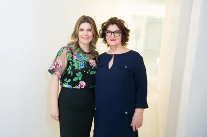  

PORTO ALEGRE, RS, BRASIL, 14-11-2017. Camila e Solaine Piccoli. Atelier Solaine Piccoli recebe brunch com a Del Mondo e Dior para apresentação do One Essencial Skin Boosting.(FOTO ANDRÉA GRAIZ/AGÊNCIA RBS)
Indexador: Andrea Graiz