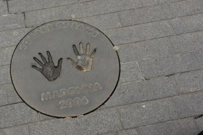  

CALÇADA DA FAMA INAUGURADA POR MADONNA É ATRAÇÃO AO LADO DO ESTÁDIO DE WEMBLEY