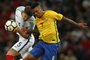  England's defender John Stones (L) vies with Brazil's striker Gabriel Jesus during the international friendly football match between England and Brazil at Wembley Stadium in London on November 14, 2017. / AFP PHOTO / Adrian DENNIS / NOT FOR MARKETING OR ADVERTISING USE / RESTRICTED TO EDITORIAL USEEditoria: SPOLocal: LondonIndexador: ADRIAN DENNISSecao: soccerFonte: AFPFotógrafo: STF
