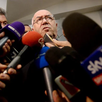 Italian Football Federation (FIGC) Carlo Tavecchio (C) speaks to journalists outside the Italian Football Federation (FIGC) headquarters on November 15 2017, in Rome.
Gian Piero Ventura was sacked as Italy coach today after the four-time champions failed to reach the World Cup finals. The veteran coachs fate was sealed after a crisis meeting of the Italian Football Federation (FIGC) in Rome. The 69-year-old had refused to resign despite a 1-0 aggregate play-off defeat to Sweden on Monday saw Italy miss the World Cup for the first time in 60 years. / AFP PHOTO / Filippo MONTEFORTE