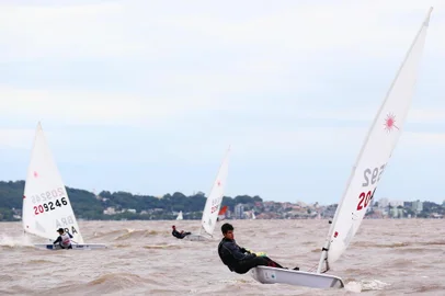  

PORTO ALEGRE, RS, BRASIL, 16/11/2017-Campeonatos de velejadores (FOTOGRAFO: LAURO ALVES / AGENCIA RBS)