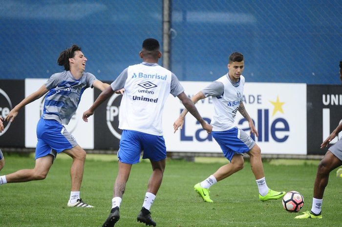 Lucas Poletto é novidade, e Arroyo não viaja com reservas do Grêmio