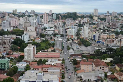  BENTO GONÇALVES, RS, BRASIL, 17/11/2017. Foto de arquivo da cidade de Bento Gonçalves. Foto aérea para matéria sobre censo imobiliário que mostra que há mais de 1 mil imóveis ociosos na cidade. (Gustavo Bottega/Divulgação)
