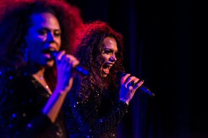 Divulgação do show Androginismo, com Valéria Houston (à esquerda na foto) e Gisele Almodóvar (Silvero Pereira).