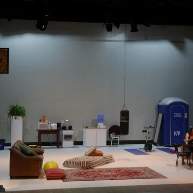  

PORTOALEGRE - RS-BR 20.11.2017
 A gente se vê por aqui (24 horas de Globo).
trabalho inédito do artista Nuno Ramos um reality Show de 24 horas, no Teatro Renascença, com atuação de dois atores que estarão assistindo à emissora Globo, a ação será transmitida on line via Facebook.
FOTÓGRAFO: TADEU VILANI AGÊNCIARBS Editoria Segundo Caderno