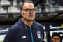 Lilles Argentinian head coach Marcelo Bielsa attends  the French L1 football match between Amiens (ASC) and Lille (LOSC) on November 20, 2017, at the Licorne Stadium in Amiens, northern France. / AFP PHOTO / FRANCOIS LO PRESTI