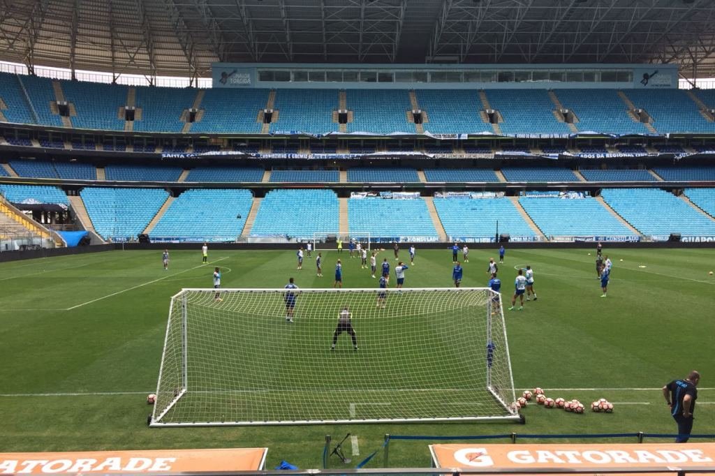 Após 40 minutos de treino fechado, Grêmio abre atividade e exibe clima descontraído