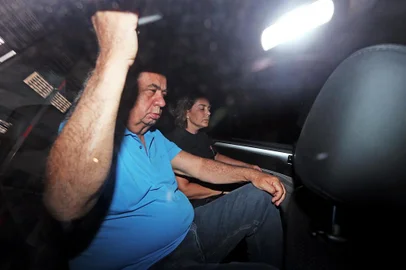 Jorge Picciani se apresenta à PF no Rio

RJ - LAVA JATO/OPERAÇÃO CADEIA VELHA/ALERJ/PICCIANI - POLÍTICA - O presidente da Assembleia Legislativa do Rio (Alerj), Jorge Picciani, acaba de se apresentar na sede da Polícia Federal, no centro do Rio. Ele se juntou aos deputados Edson Albertassi e Paulo Melo, todos do PMDB, que já haviam se apresentado. O trio será levado ao Instituto Médico Legal (IML) para exame de corpo de delito e logo após encaminhado à Cadeia Pública José Frederico Marques, em Benfica, para cumprir prisão preventiva.  21/11/2017 - Foto: WILTON JUNIOR/ESTADÃO CONTEÚDO

Editoria: POLÍTICA
Local: RIO DE JANEIRO
Indexador: WILTON JUNIOR
Fotógrafo: ESTADÃO CONTEÚDO