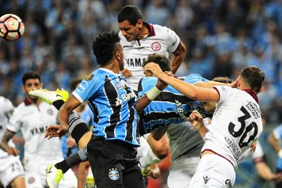  

PORTO ALEGRE, RS, BRASIL, 22/11/2017 - Grêmio enfrenta argentino Lanús, na priemeira partida da final da Libertadores 2017, na Arena (FOTOGRAFO: FELIX ZUCCO / AGENCIA RBS)