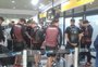 Lanús embarca sob gritos da torcida do Grêmio: "Estão levando o juiz junto?"