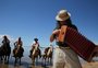 A cavalo e de barco, Renato Borghetti apresenta Barra do Ribeiro, recanto onde vive