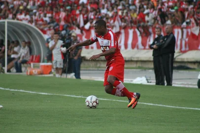  Lateral-esquerdo Diego deve reforçar o Juventude na próxima temporada