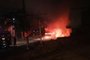 ônibus foi incendiado na noite desta sexta-feira no bairro Jardim América em Caxias do Sul