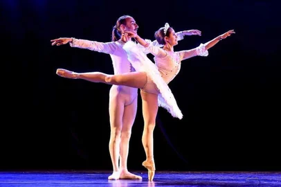 o clássico natalino O Quebra-Nozes da Dora Ballet 
