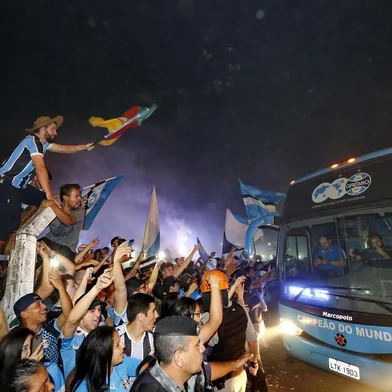  

PORTO ALEGRE, RS, BRASIL, 27/11/2017 -Embarque do Grêmio para a Argentina, rumo a partida contra o Lanús (FOTOGRAFO: ANDRÉ FELTES / AGENCIA RBS)