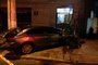 Condutor perde o controle do veículo e destrói entrada de prédio na em Porto Alegre