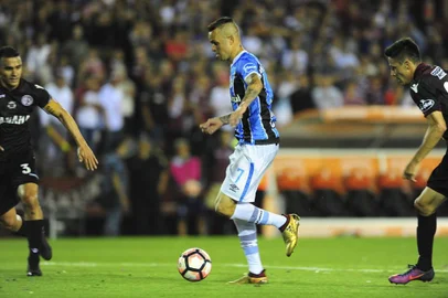  

LANÚS, ARGENTINA - 29/11/2017 - O Grêmio enfrenta o Lanús pela segunda partida da final da Libertadores de 2017. Em Porto Alegre, o time de Renato Portaluppi venceu por 1x0. (Félix Zucco/Agência RBS)