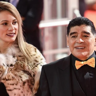 Argentine football legend Diego Maradona and his girlfriend Rocio Oliva arrive to attend the Final Draw for the 2018 FIFA World Cup football tournament at the State Kremlin Palace in Moscow on December 01, 2017. / AFP PHOTO / Kirill KUDRYAVTSEV