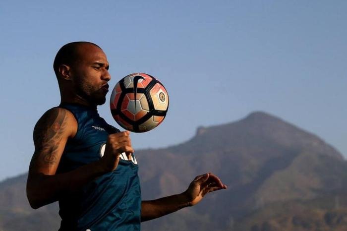 Roger já treina pelo Corinthians e deve ser anunciado até o fim de semana 