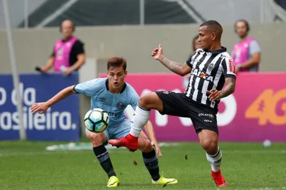 ATLÉTICO MG E GRÊMIO

MG - ATLÉTICO MG/GRÊMIO - ESPORTES - Lance durante a partida entre Atletico MG e Grêmio, válida pela Série A do Campeonato Brasileiro 2017, no Estádio Independência, em Belo Horizonte (MG), neste Domingo (03). 03/12/2017 - Foto: CRISTIANE MATTOS/FUTURA PRESS/FUTURA PRESS/ESTADÃO CONTEÚDO

Editoria: ESPORTES
Local: BELO HORIZONTE
Indexador: CRISTIANE MATTOS
Secao: Futebol
Fotógrafo: FUTURA PRESS
