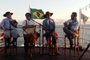 Os Fagundes no Cisne Branco, barco de turismo em Porto Alegre.
