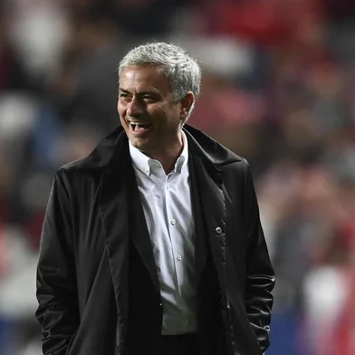  Manchester United's Portuguese manager Jose Mourinho smiles during the UEFA Champions League group A football match SL Benfica vs Manchester United FC at the Luz stadium in Lisbon on Ocotber 18, 2017. / AFP PHOTO / MOREIRAEditoria: SPOLocal: LisbonIndexador: PATRICIA DE MELO MOREIRASecao: soccerFonte: AFPFotógrafo: STR