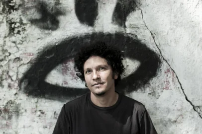 O músico Yanto Laitano lança a música Camarada.