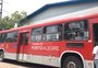Adolescente denuncia assédio em ônibus; suspeito é agredido e detido