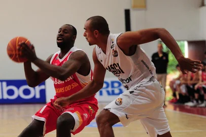  CAXIAS DO SUL, RS, BRASIL, 07/12/2017. caxias do Sul Basquete x Mogi das Cruzes/Helbor, jogo válido pela NBB 10 e realizado no ginásio do Vascão. (Porthus Junior/Agência RBS)