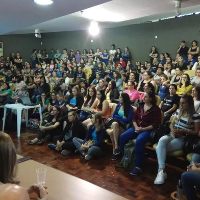 Educadoras infantis debatem sobre a continuidade da greve da categoria na Câmara de Caxias